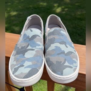 VIONIC Avery Pro Slip On Sneaker Shoe Women’s Grey Blue Camo